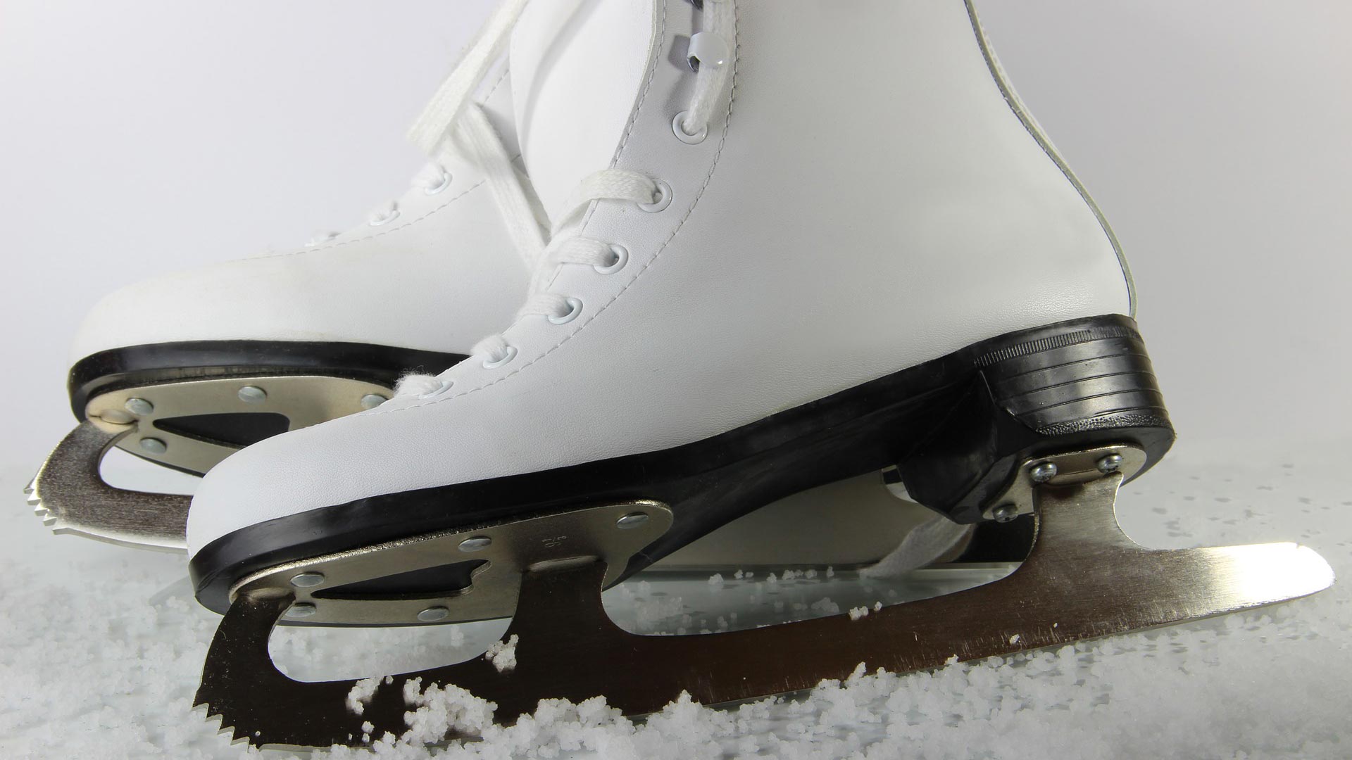 white_iceskates