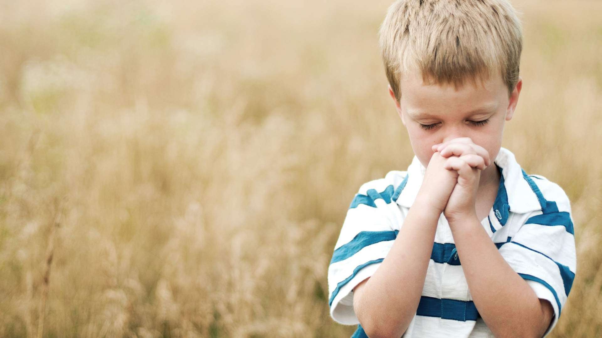 Boy praying to God