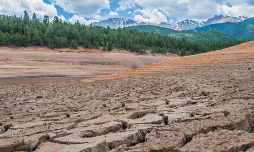 Dry lake and mountains (1)