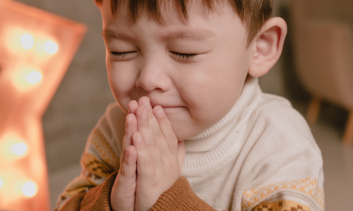 kid praying