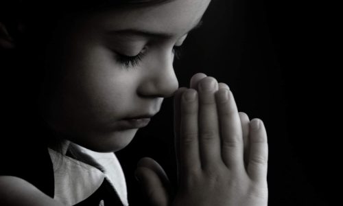 little girl praying