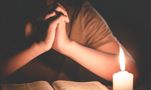 praying with candlelight